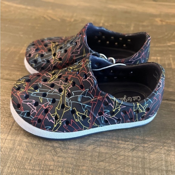 Cat & Jack Navy Shark Waterproof Slip-on Shoes Size 5 Toddler NWT - Picture 3 of 5